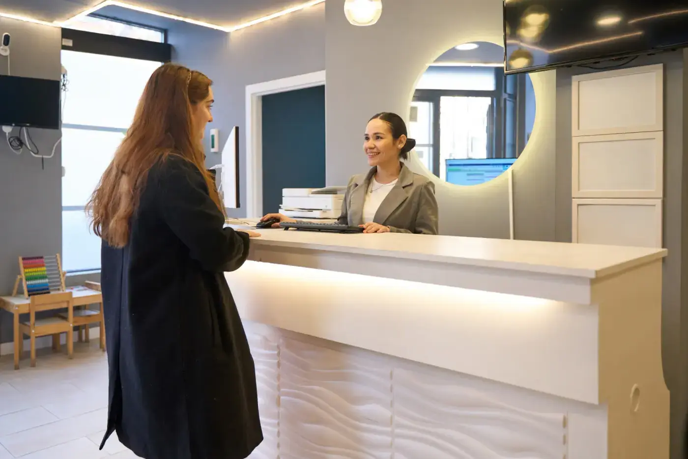 Front desk at Smiles Unlimited Family Dental